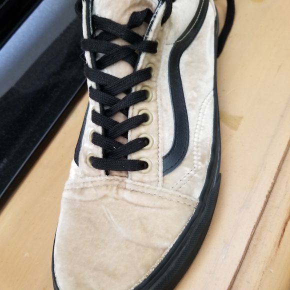 Velvet Cream/Champagne Van's Low Top Size 8.5 Mens - Picture 4 of 6